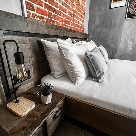 Boutique Loft, Center