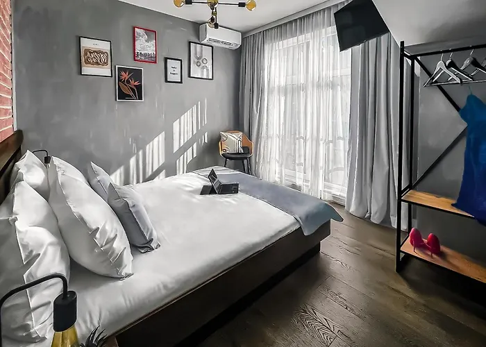 Boutique Loft, Center